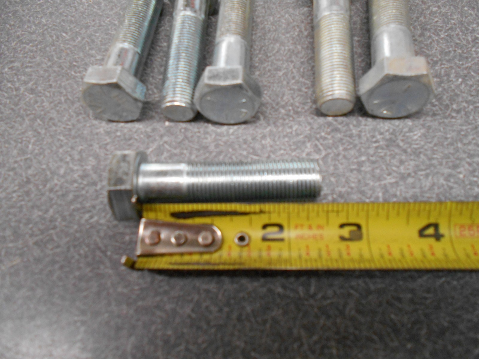 5/8″ x 2-1/2″ Bolt. (Quantity 12) Grade 5 Capscrew Hex Head Bolt. Fine #18. NOS