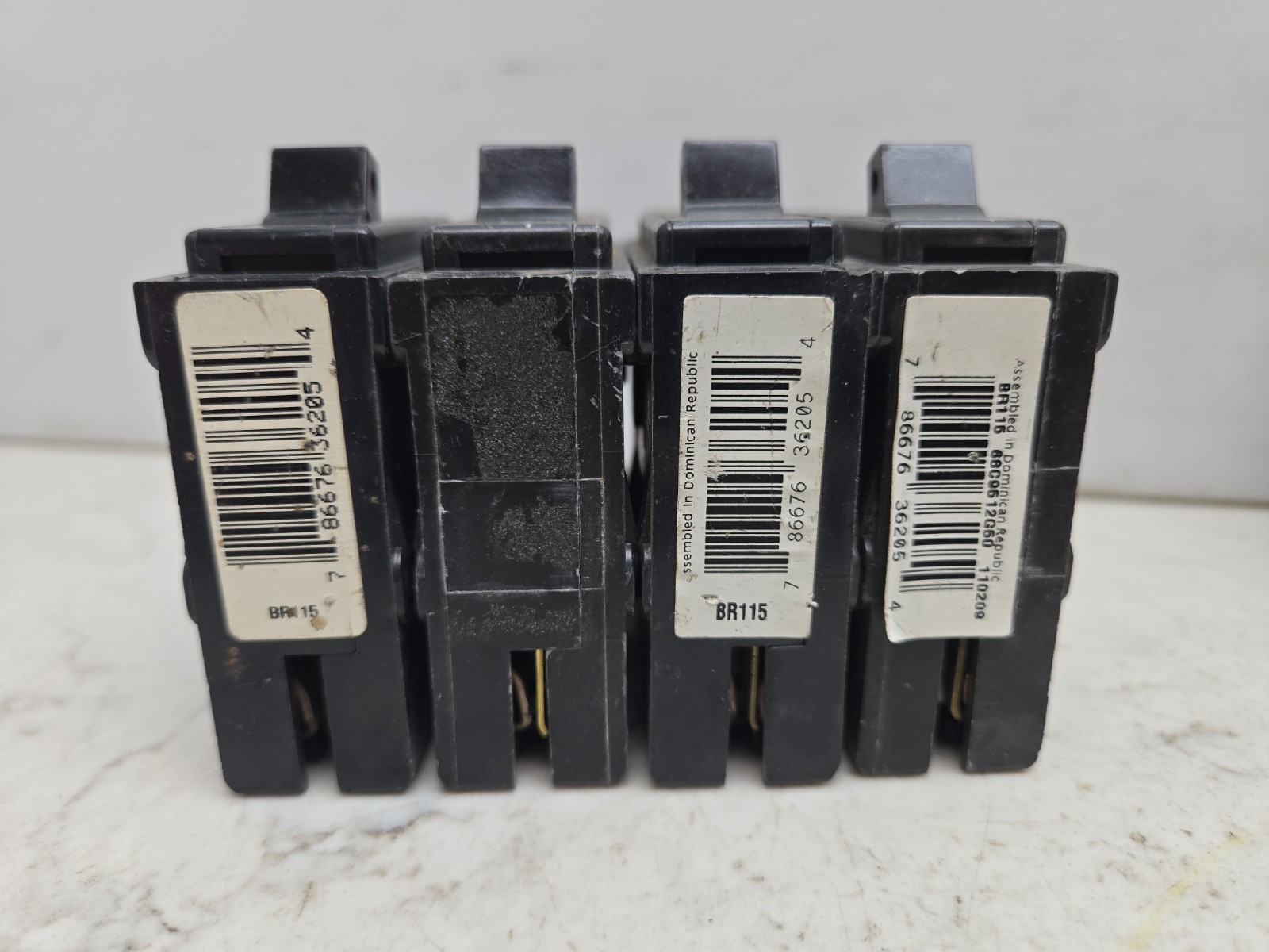 Mixed Lot of 12 Single Pole Circuit Breakers 15A Eaton Cutler Hammer Square D