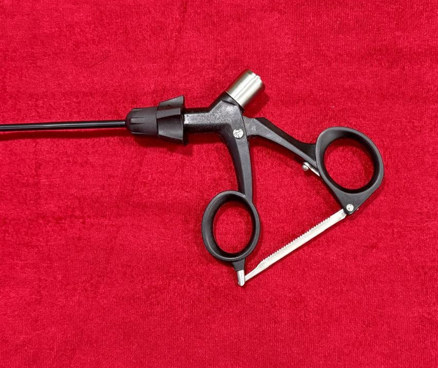 Laparoscopic Fenestrated Grasping Forceps 5mm For Laparoscopic Surgery