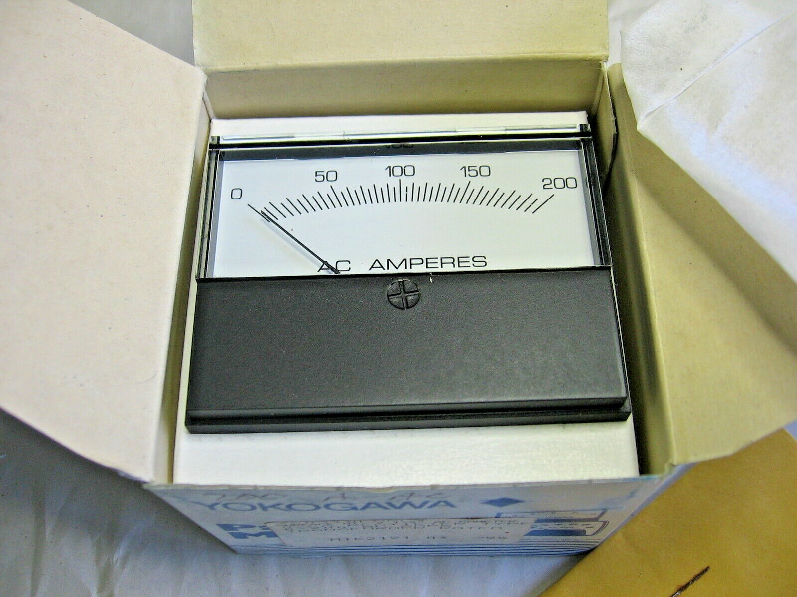 Yokogawa 2-1/2″ Panel Meter Gauge 0-200 AC Amps Ammeter Transformer Rated