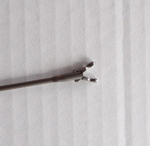 Pilling 84-1100 Forceps Malleable shaft, 4 mm cup, 12-5/8″ (32 cm)