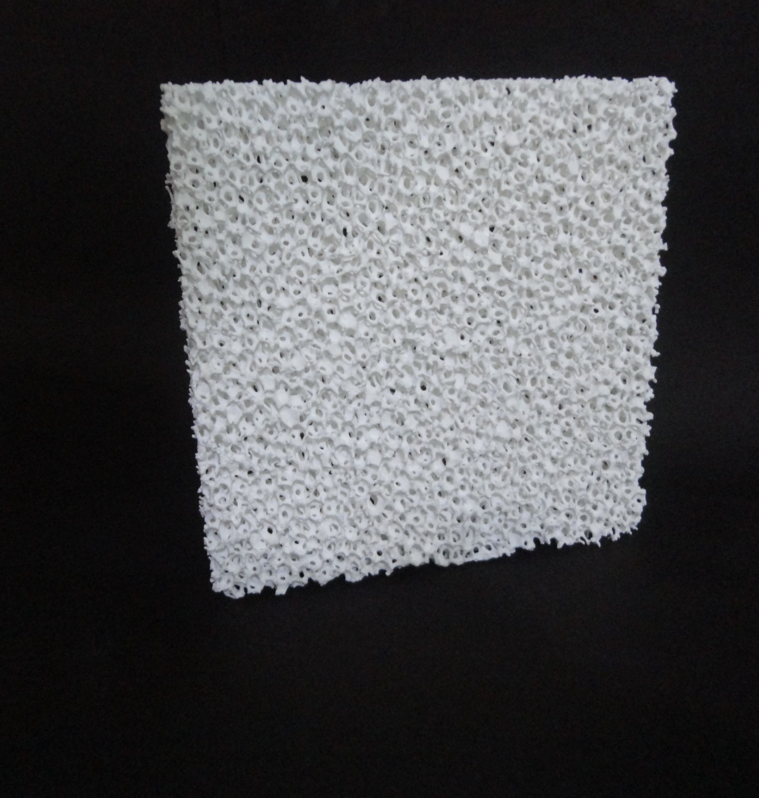 ONE 6″ x 6″ HIGH PURITY RECTANGULAR RETICULATED SPONGE ALUMINA 10 ppi No. 823