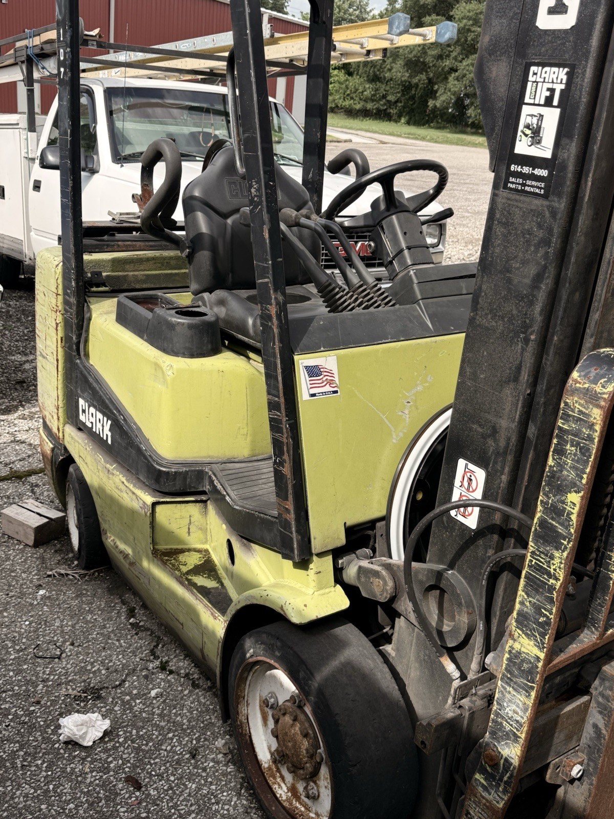 Clark Counterbalance Forklift Lift Truck – Solid Rubber Tires