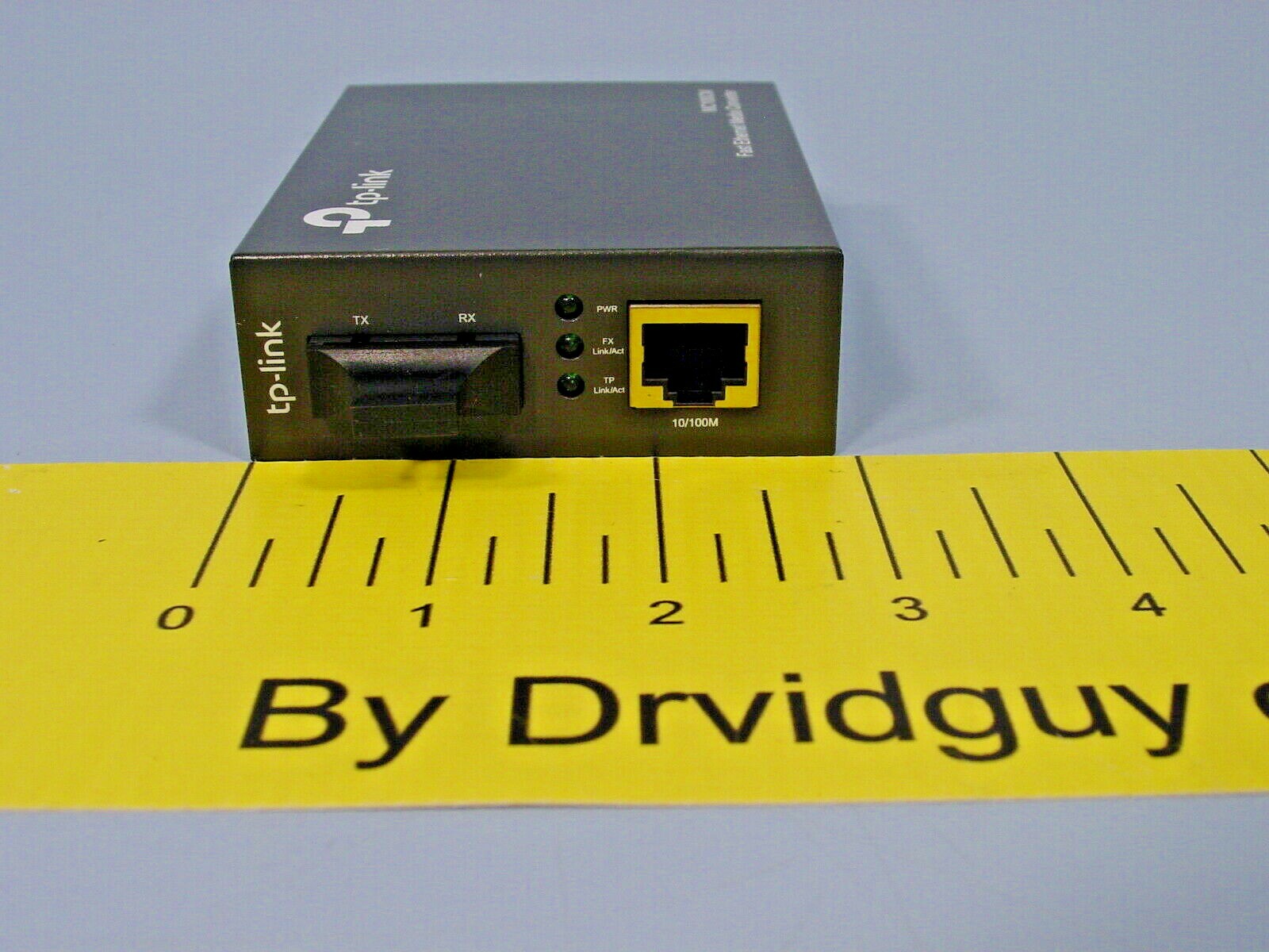 *TP-Link MC100CM(UN) Multi-Mode Media Converter 10/100Mbps; MC100CM