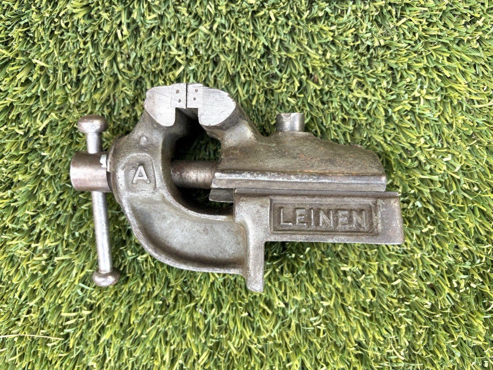 VTG watchmaker LEINEN A 60 vise With Anvil – Germany