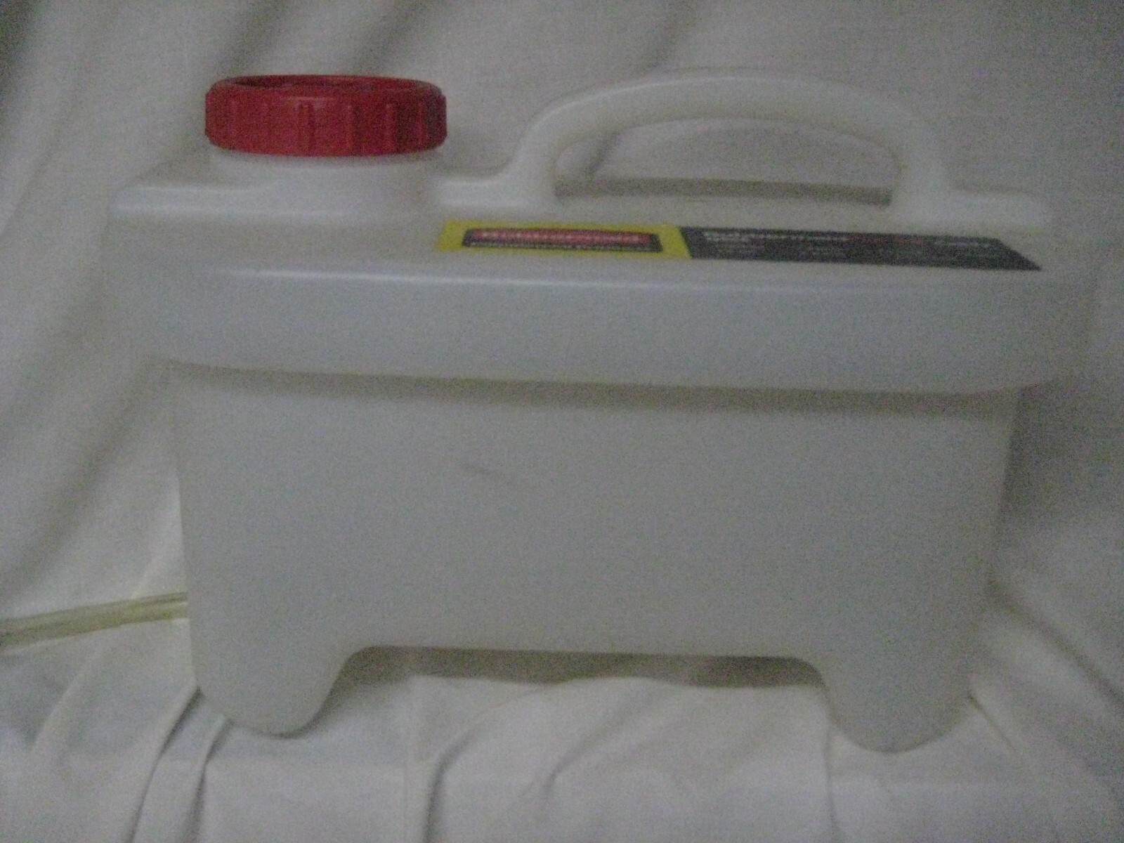 NIB Rubbermaid Commercial HYGEN HYGEN Pulse Caddy With Clean Connect, 2 gal,