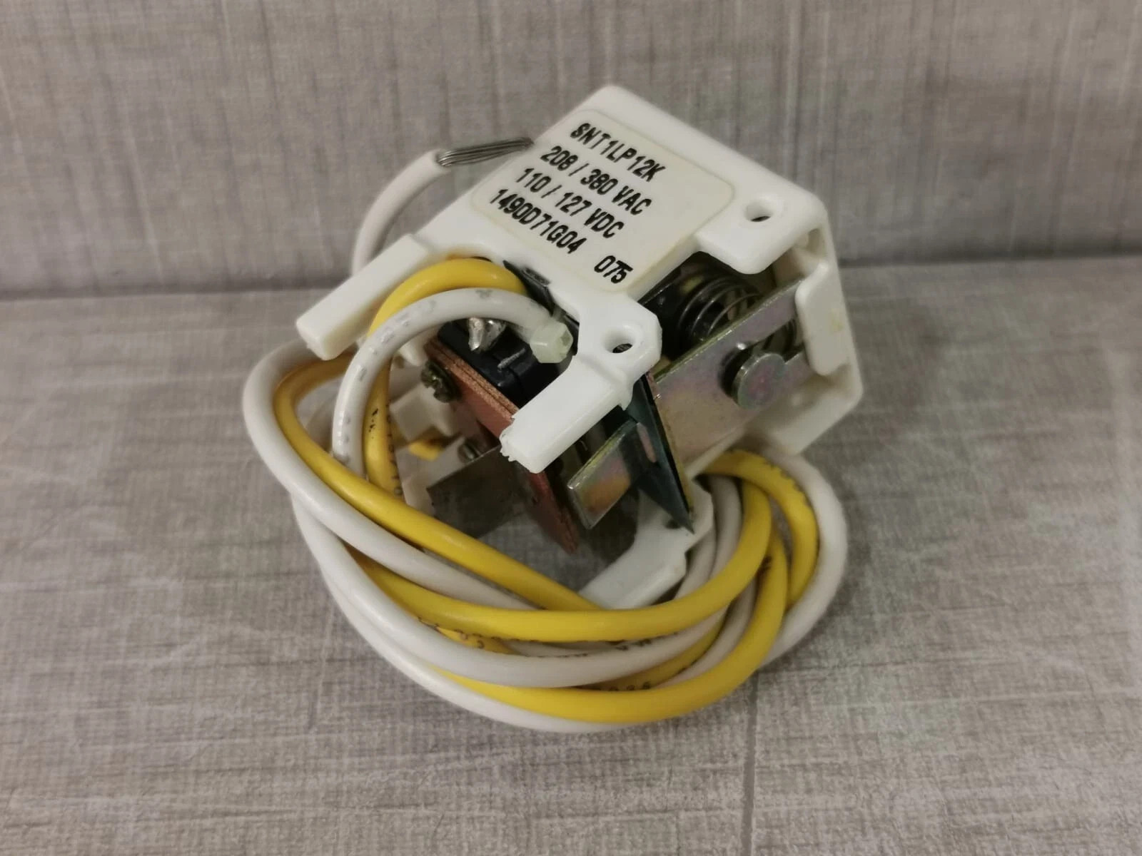 EATON SNT1LP12K Shunt Trip for Cutler-Hammer Type F Breaker 1490D71G04 New