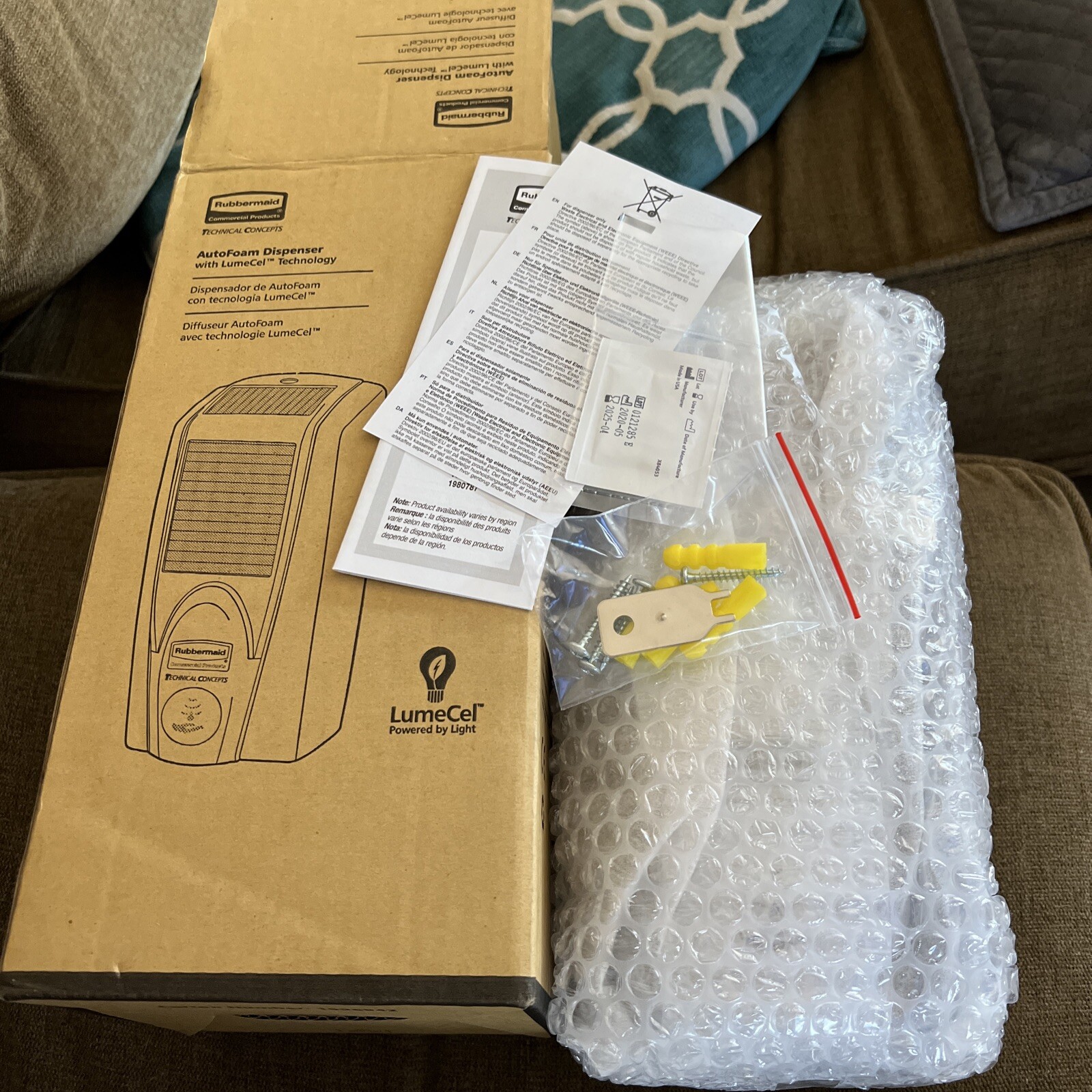 New Sealed Rubbermaid Technical Concepts Auto Foam Dispenser LumeCel 1980826