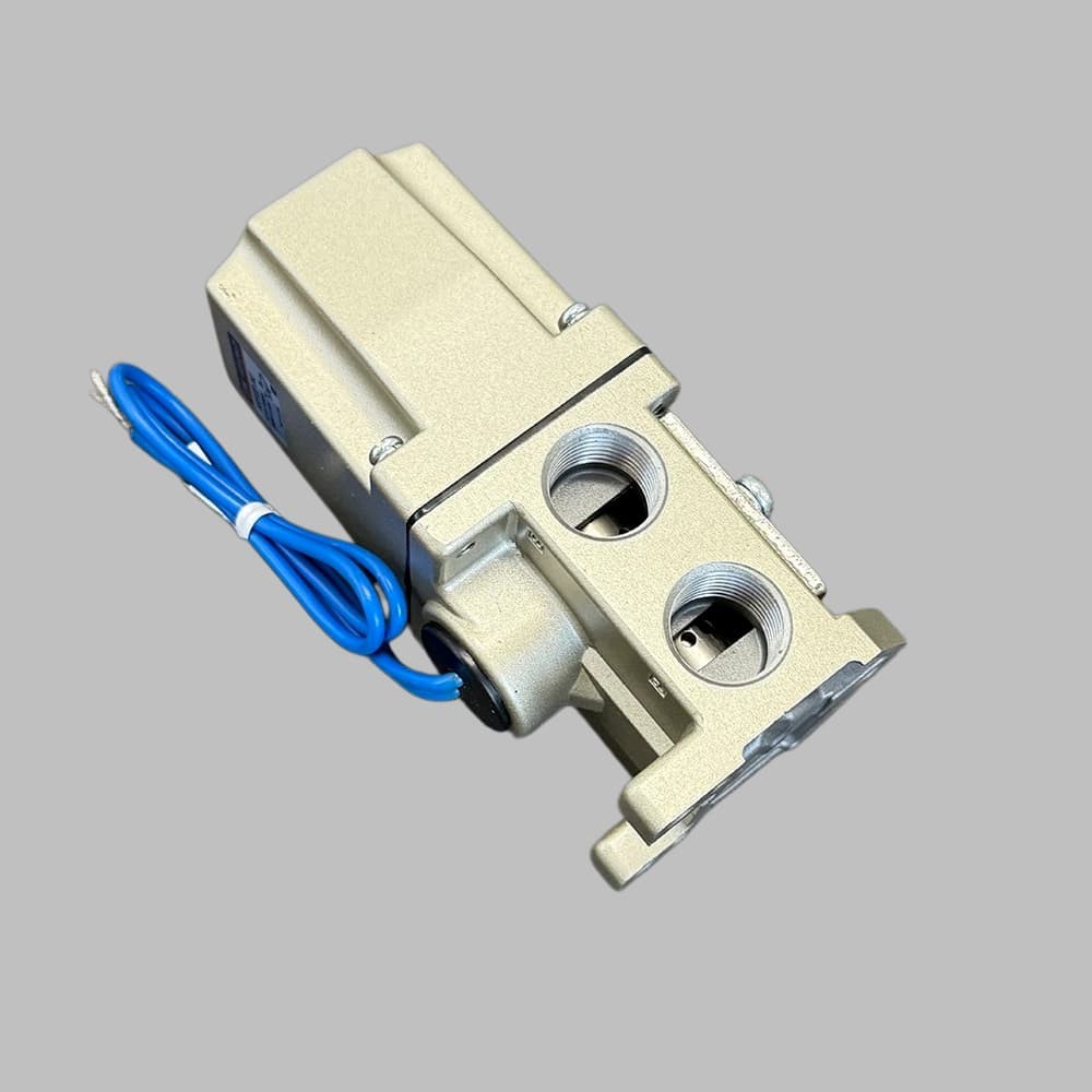 Brand New For SMC Solenoid Valve AC110V 50/60Hz VS3135-043 US Stock 1Pcs