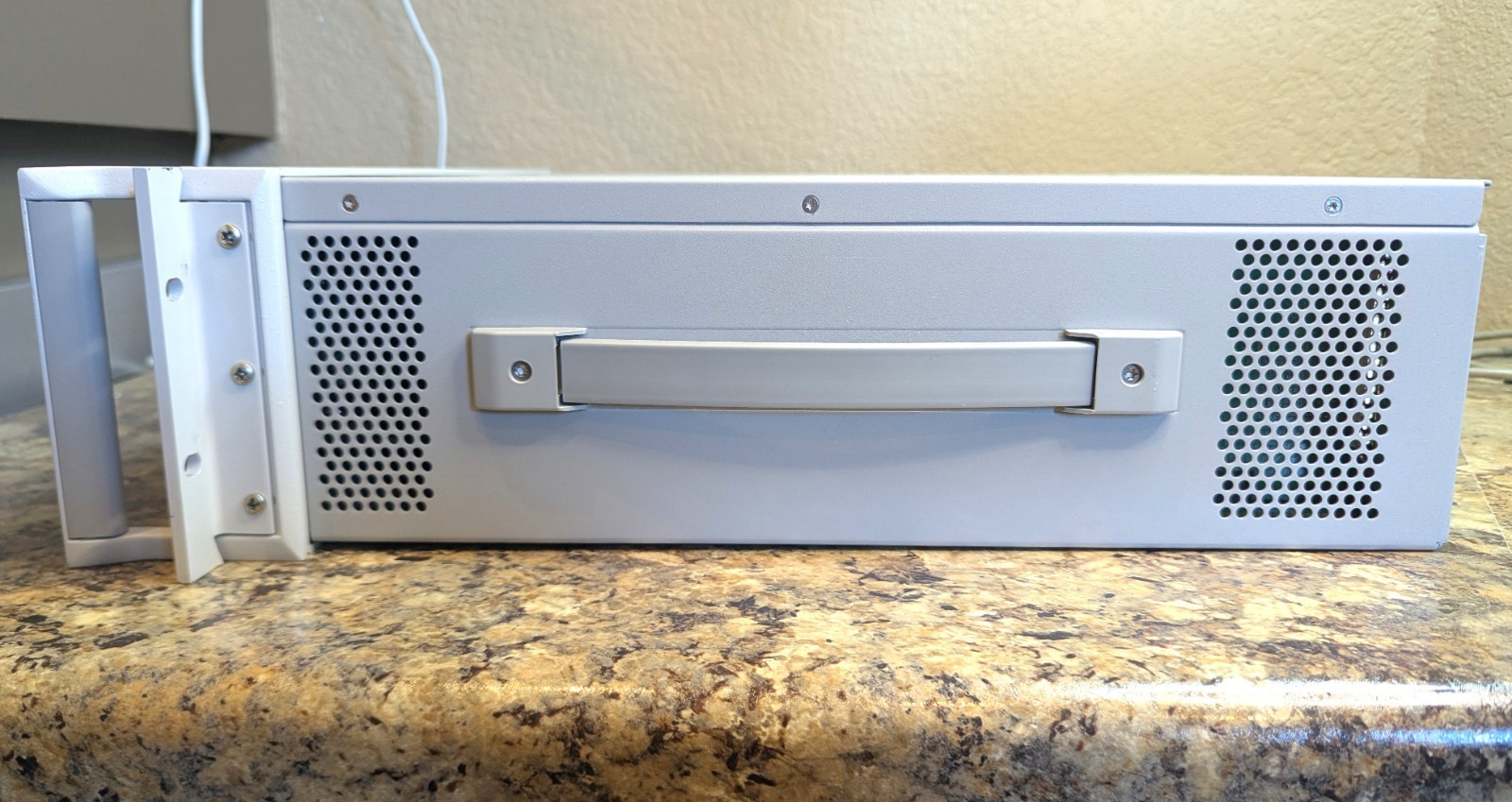 U8903B 10Hz – 1.5MHz Audio Analyzer Keysight