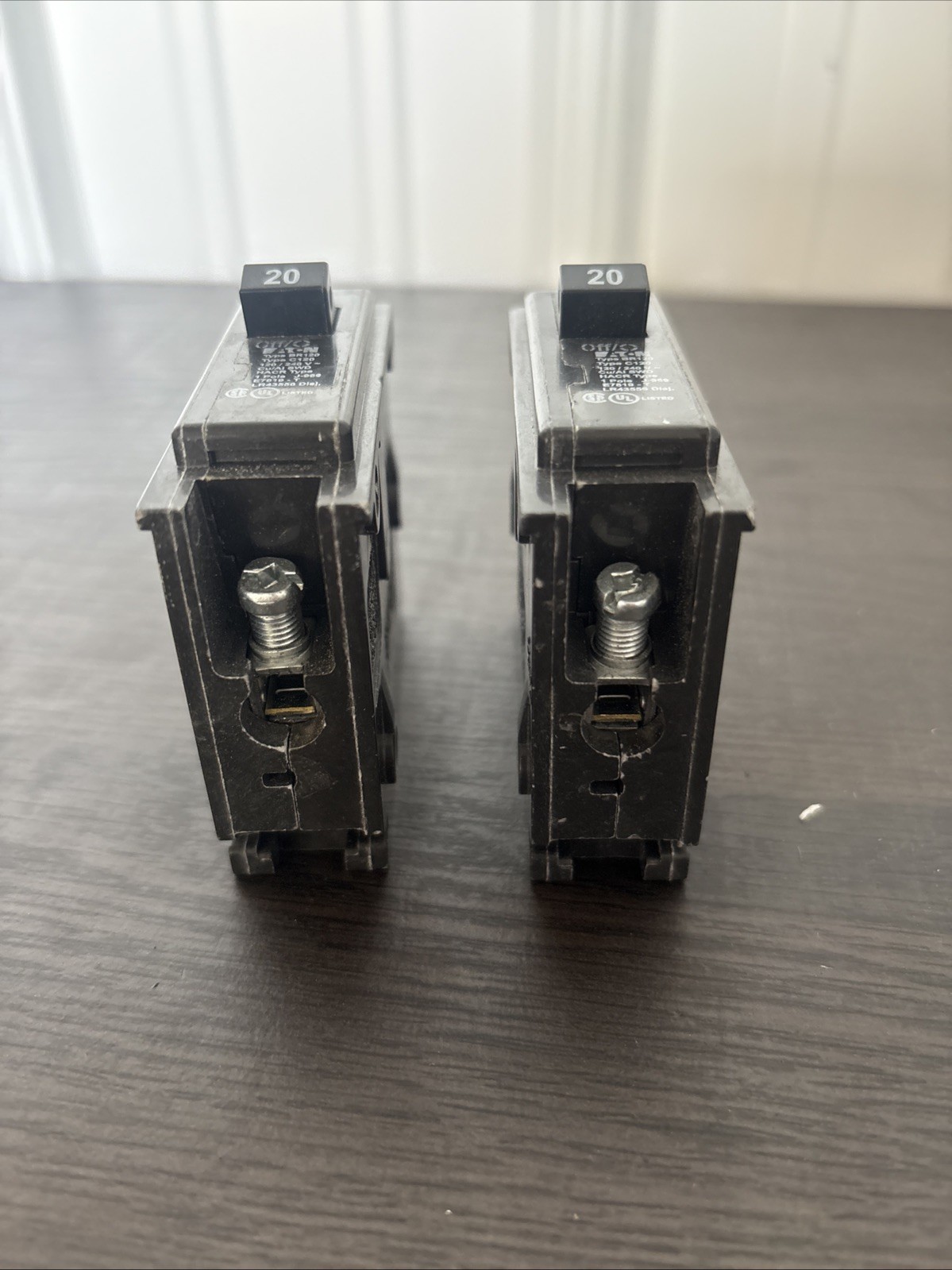 2 Eaton Cutler Hammer BR120 20 Amp 1 Pole 120/240v Circuit Breaker