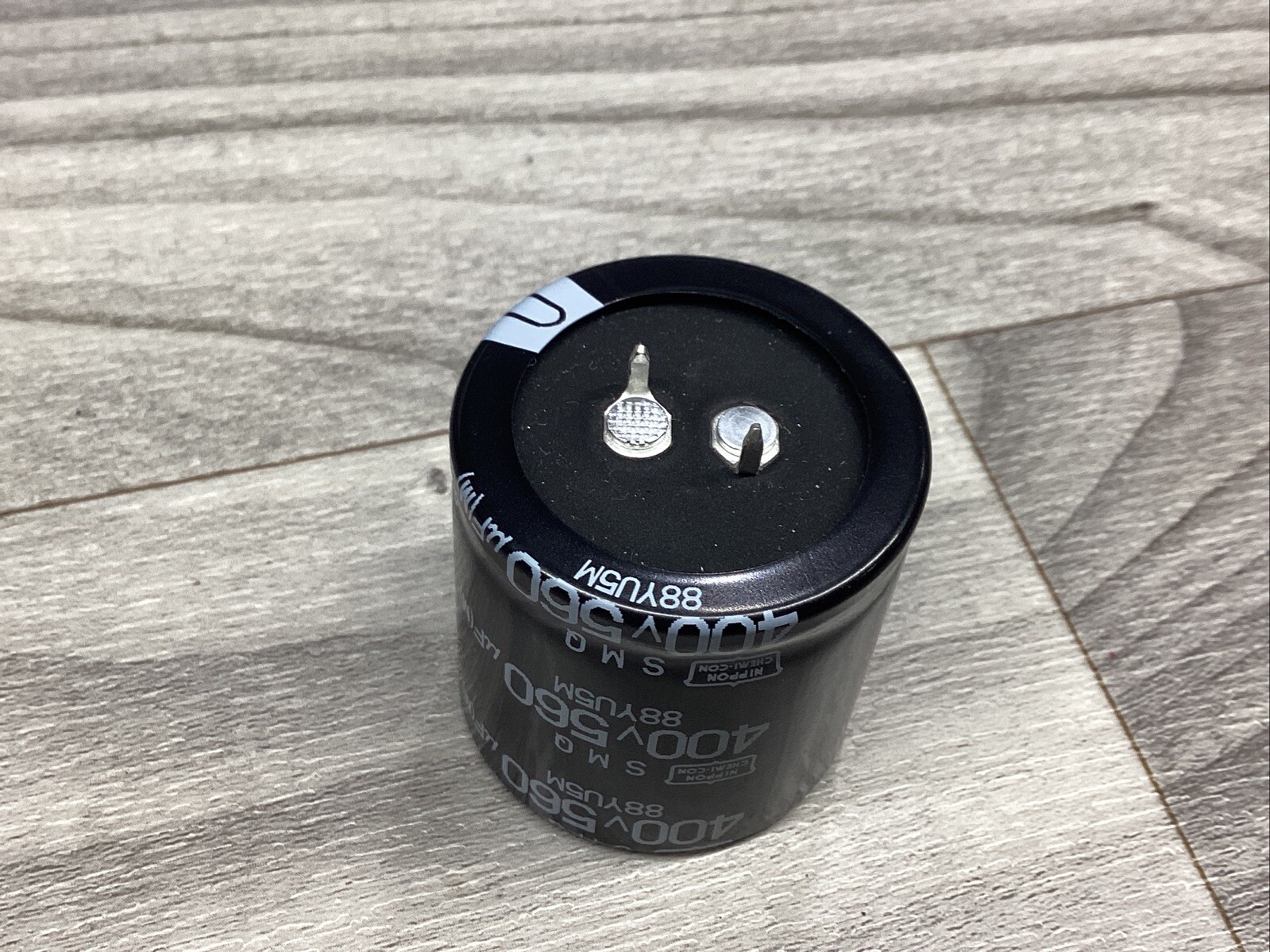 NIPPON CHEMI-CON CAPACITOR SMQ 400V 560 88YU5M. #810F273