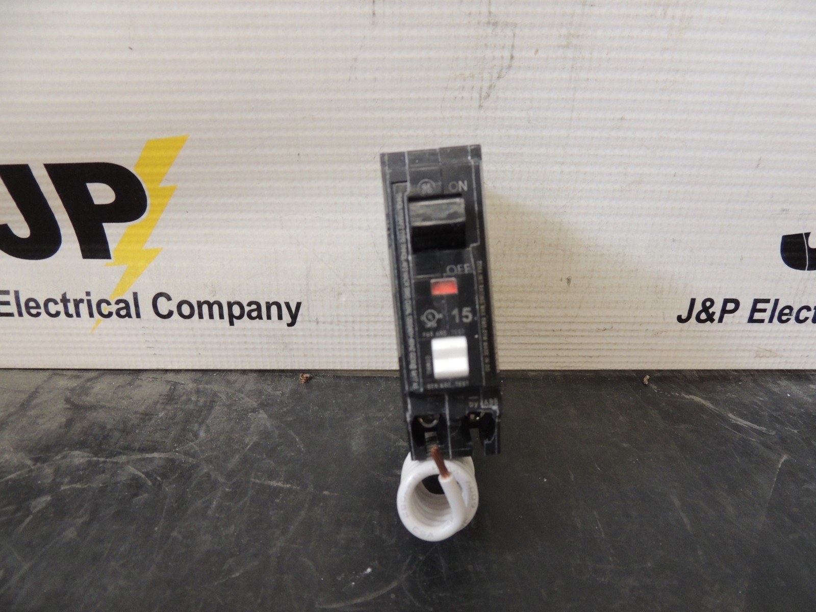 NEW GE THHQL THHQL1115AF2 1 Pole 15 Amp 120/240V AFCI Circuit Breaker