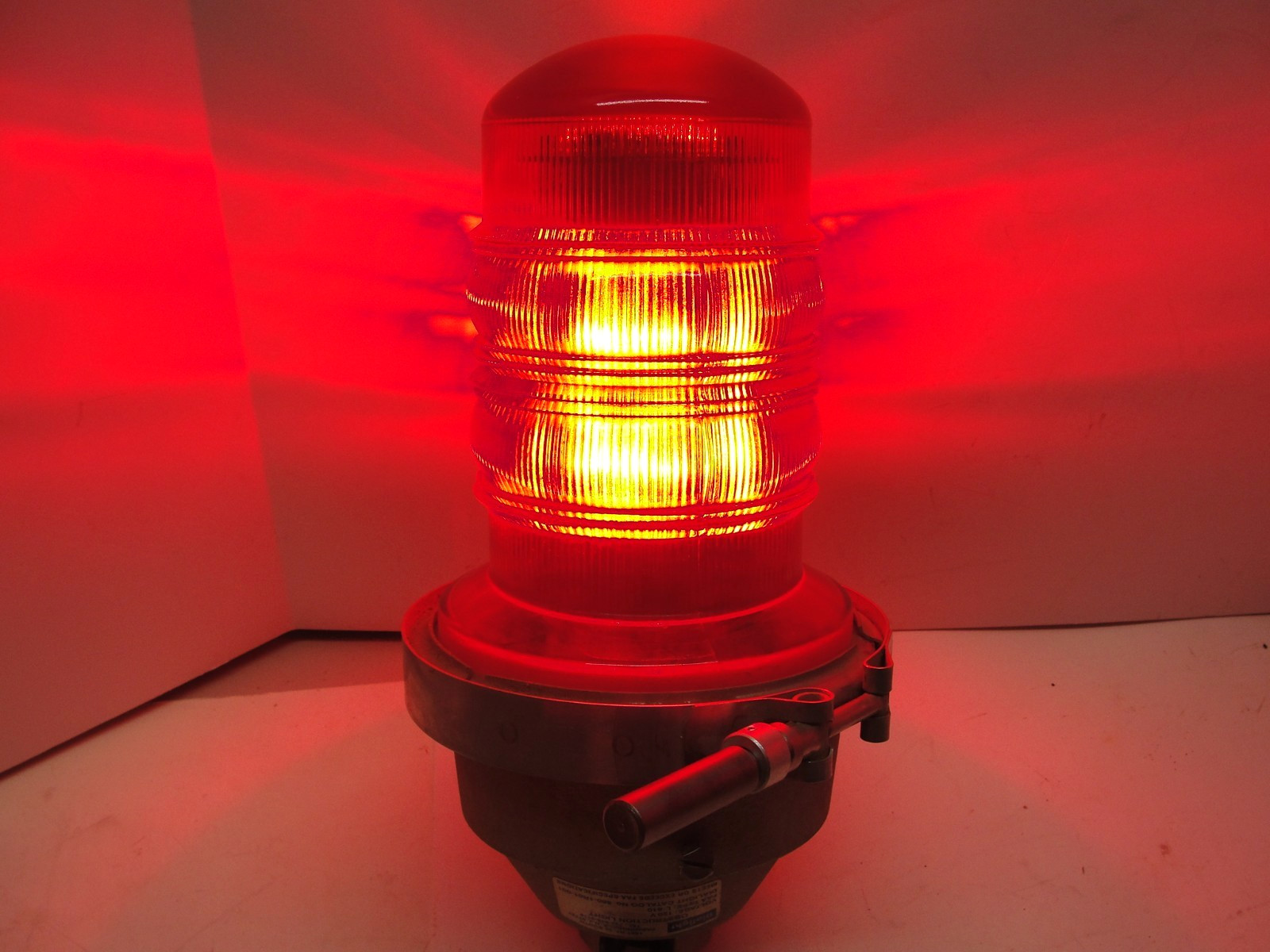 DIALIGHT LED OBSTRUCTION LIGHT L-810 120-V NO. 860-1R01-001 IN GREAT CONDITION