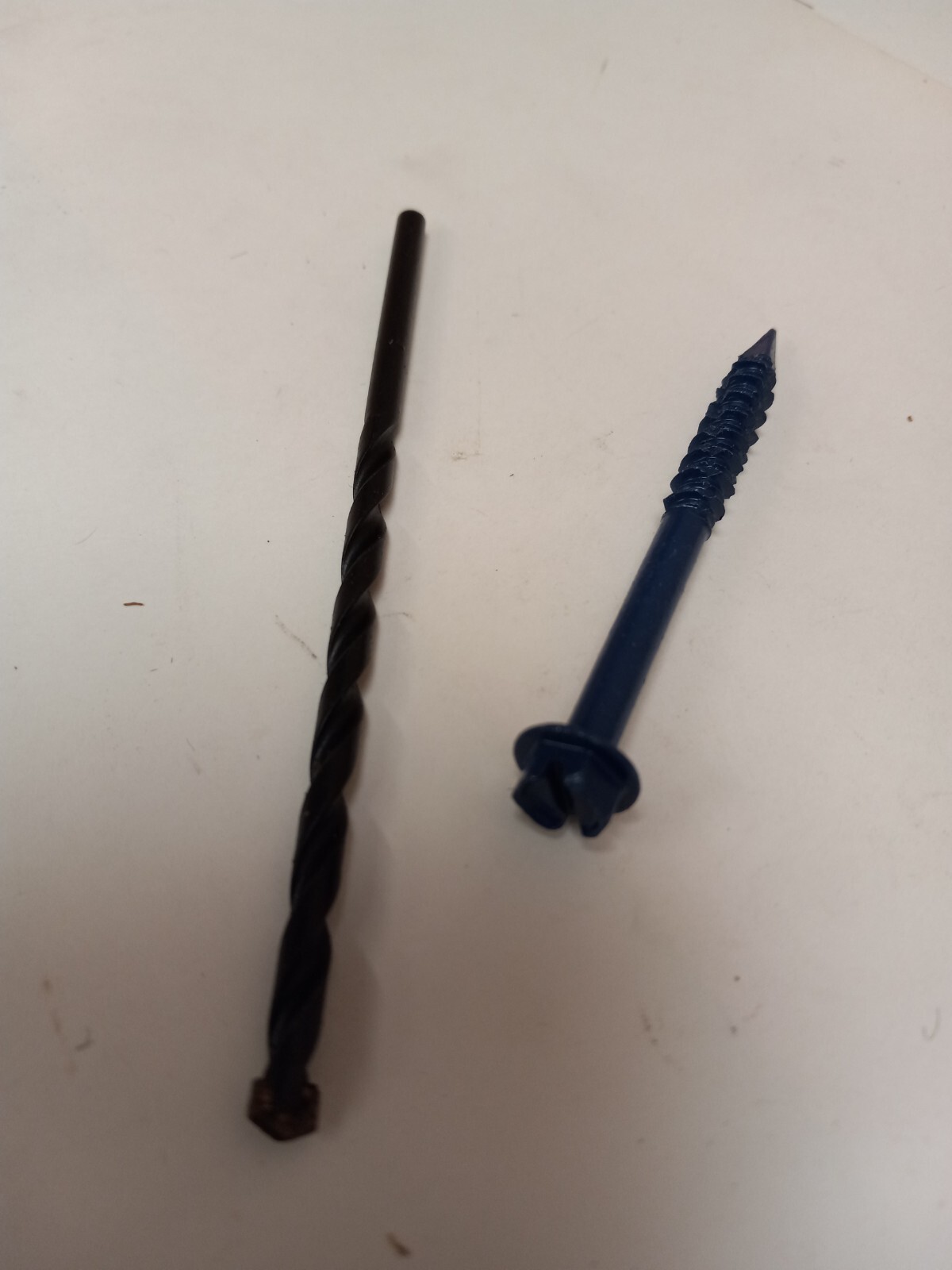 1/4″ x 2-3/4″ Concrete Screws Hex Washer Head 100pcs with DRILL BIT