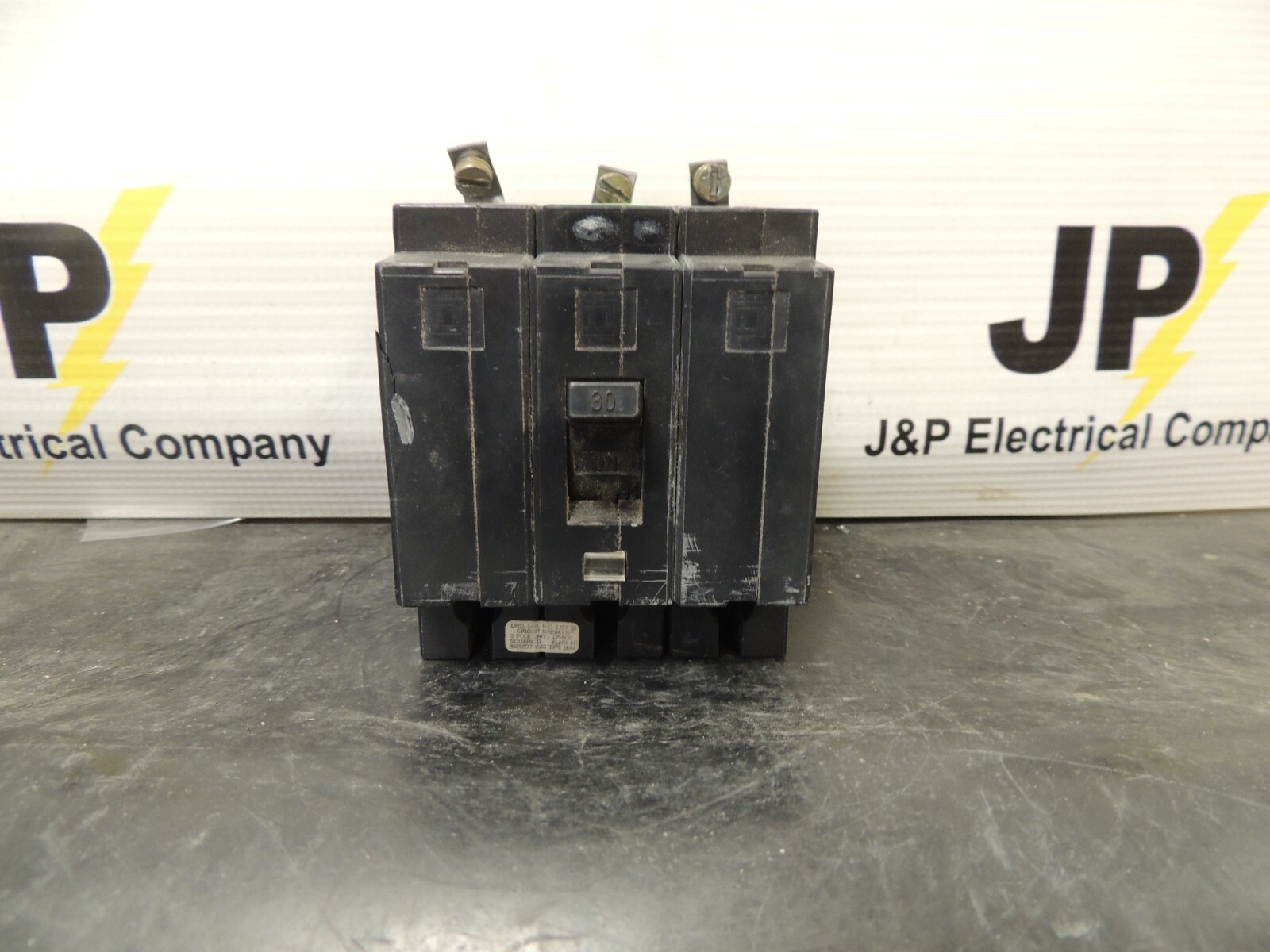 SQUARE D EHB34030 30 AMP BOLT ON CIRCUIT BREAKER 480Y/277 VAC 3 POLE (CHIPPED)