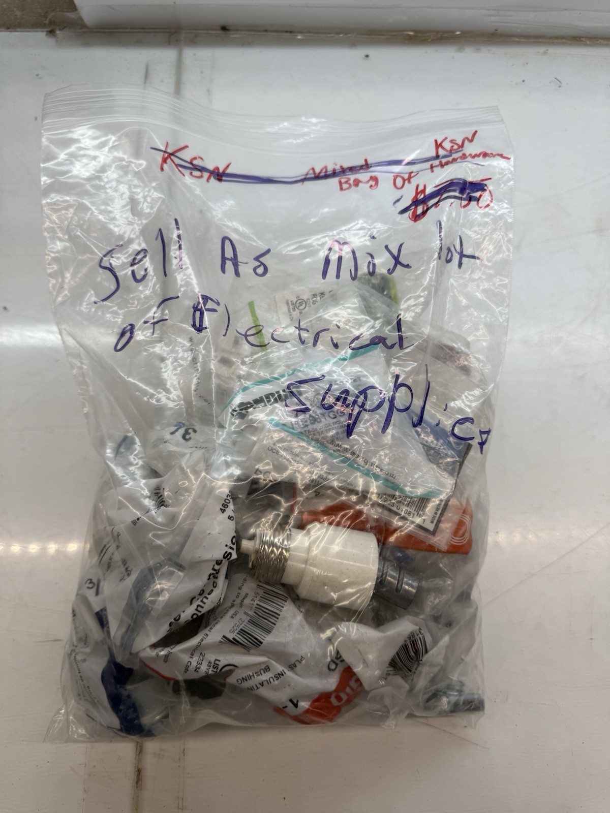 MIXED LOT OF ELECTRICAL SUPPLIES