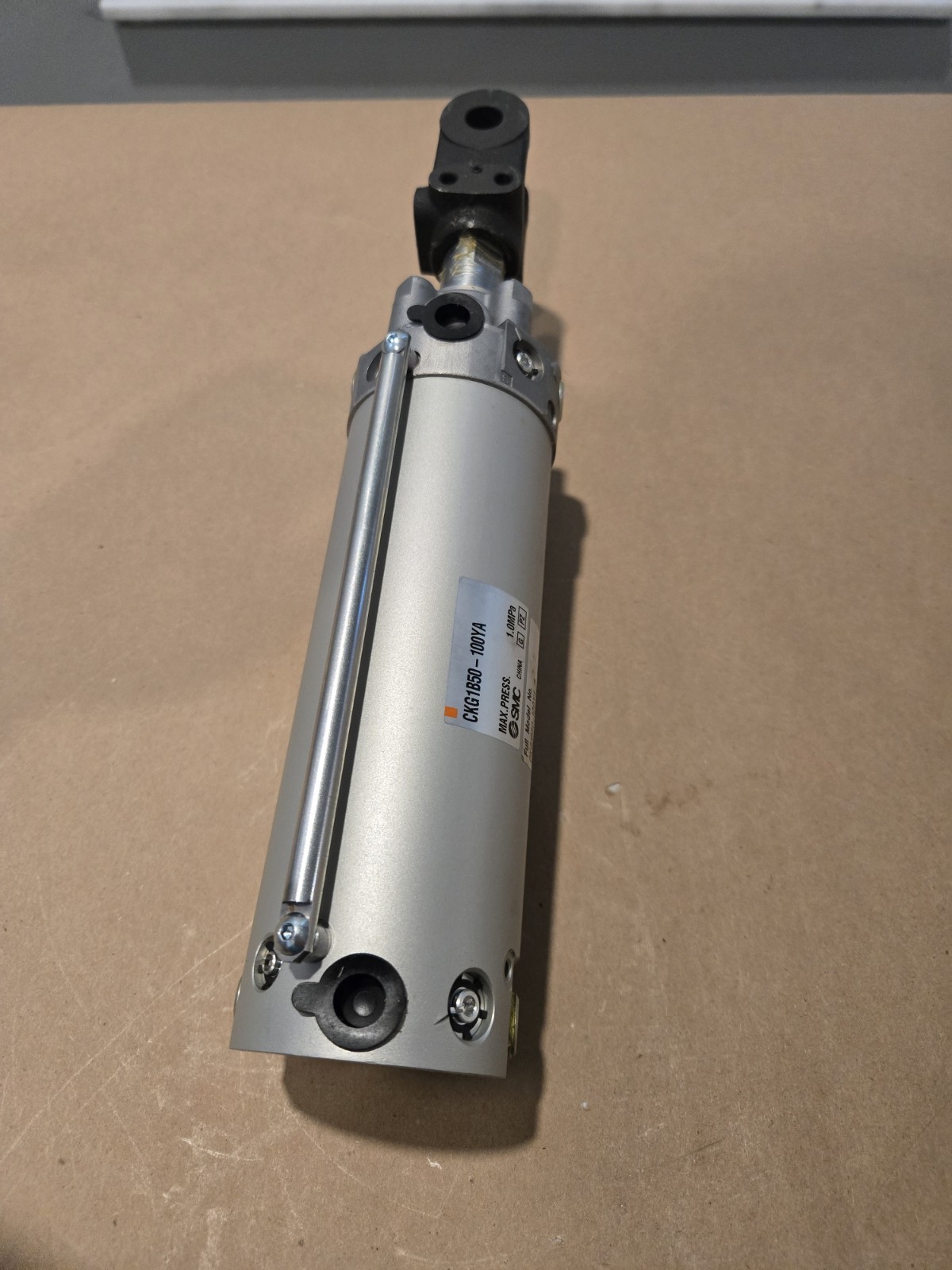 NOS SMC Japan Clamp With Switch Mtg Rod Clamp Cylinder CKG1B50-100YA-P