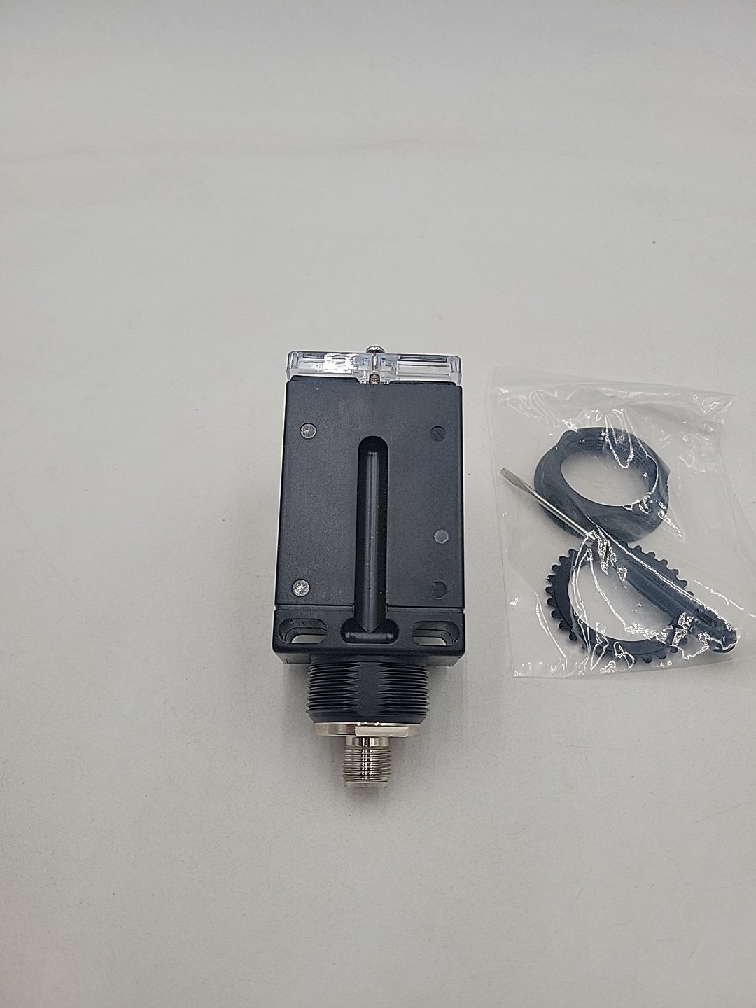Eaton 1351E-6547 Photoelectric Sensor Enhanced 50 Series Diffuse 10ft 10-40VDC