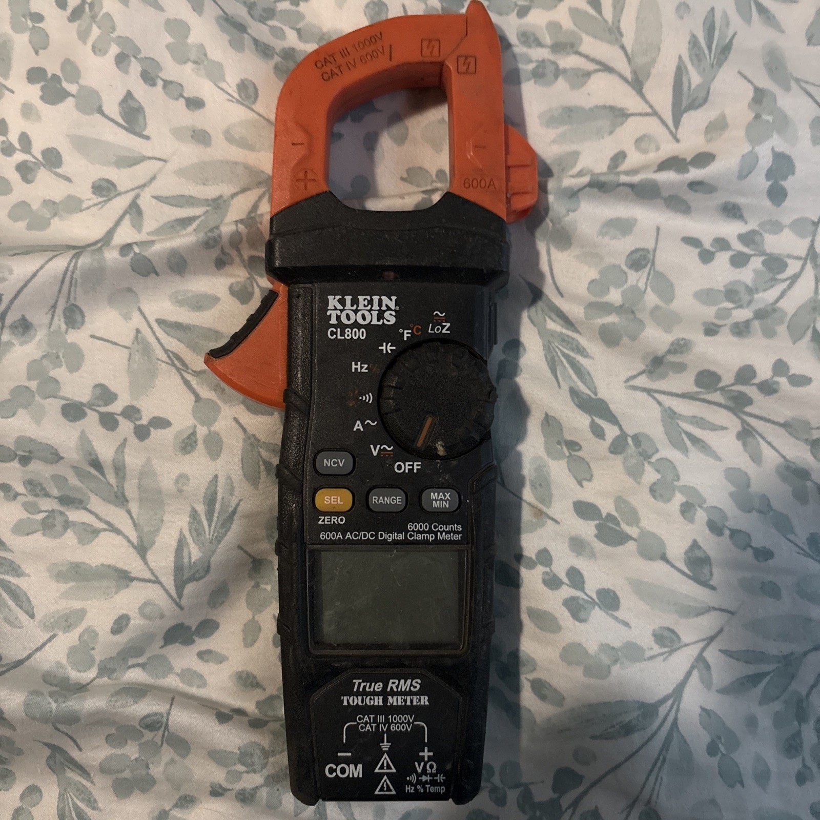Klein Tools CL800 600A AC/DC Auto-Ranging Digital Clamp Meter.