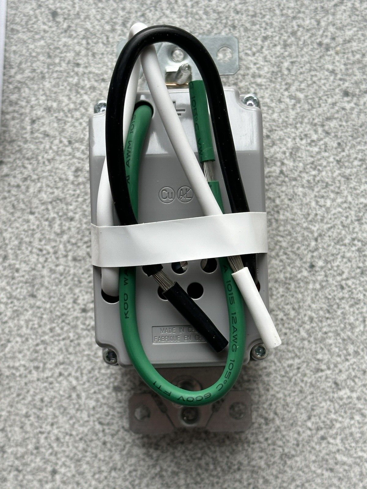 NEW Eaton TR7756LA Combo Duplex Receptacle Outlet w/ 2 USB Charger Tamper Resist