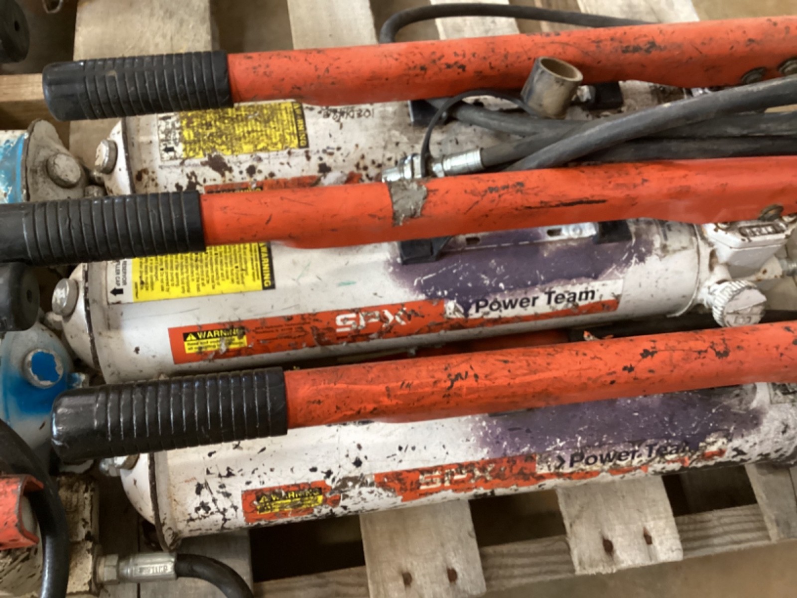 (1) SPX Power Team P159 Model C Hydraulic Hand Pump 10,000psi 700bar