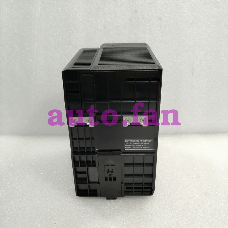 XG-7500 vision system controller. A large number of stocks, beautiful appearance