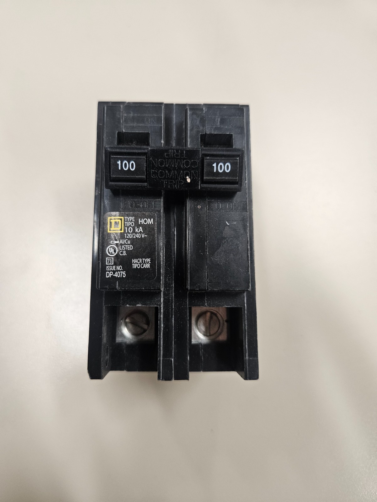 Square D HOM2100 100 A Circuit Breaker