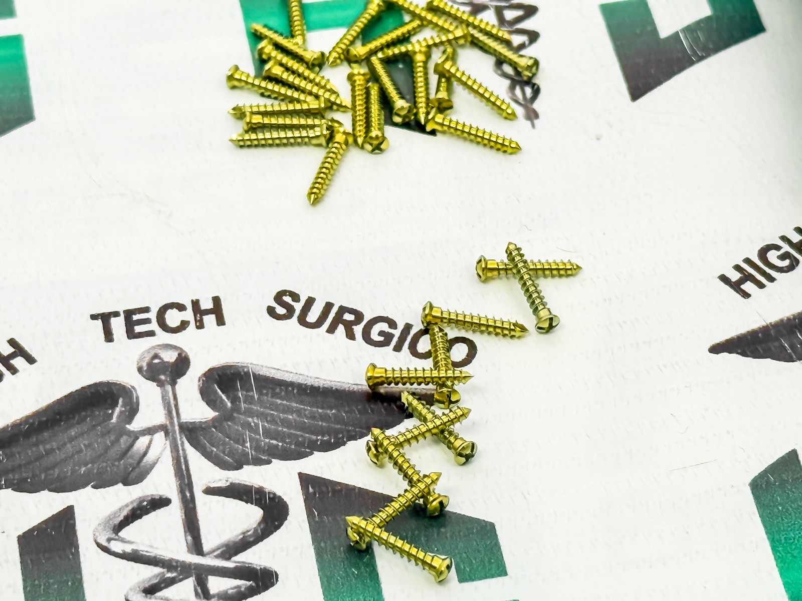 Máxillofáciàl Mini Micro Cross Head Screws 1.5mm /2.0mm Titanium + Driver 161pcs