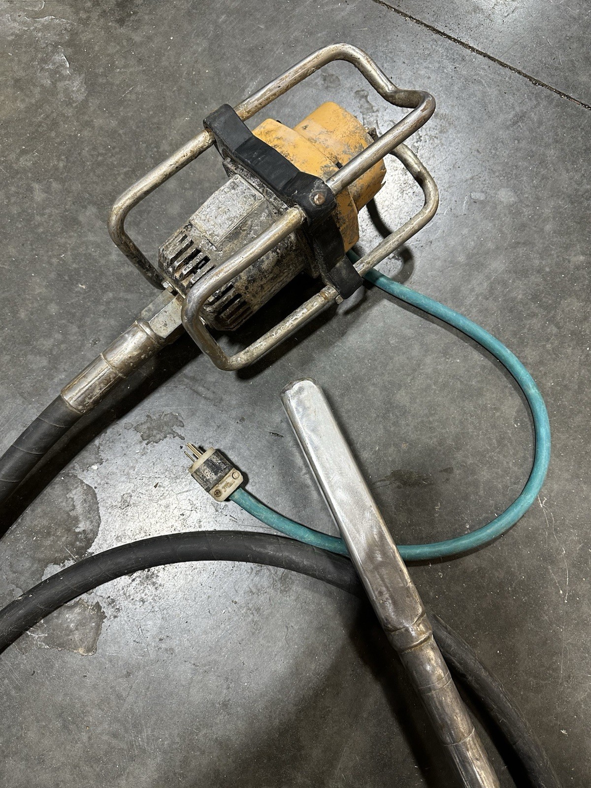 Wyco 993 Concrete Vibrator Motor 115V w/ 12’ Flex Shaft & 2” Head Tested