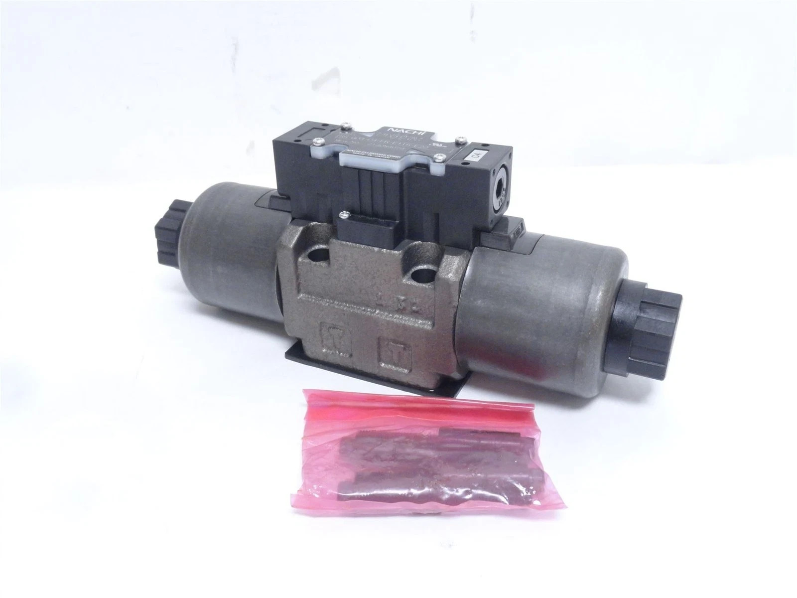 248834 New-No Box; Nachi SS-G03-C4-FR-E115-E22 Solenoid Valve 262034196 3625PSI