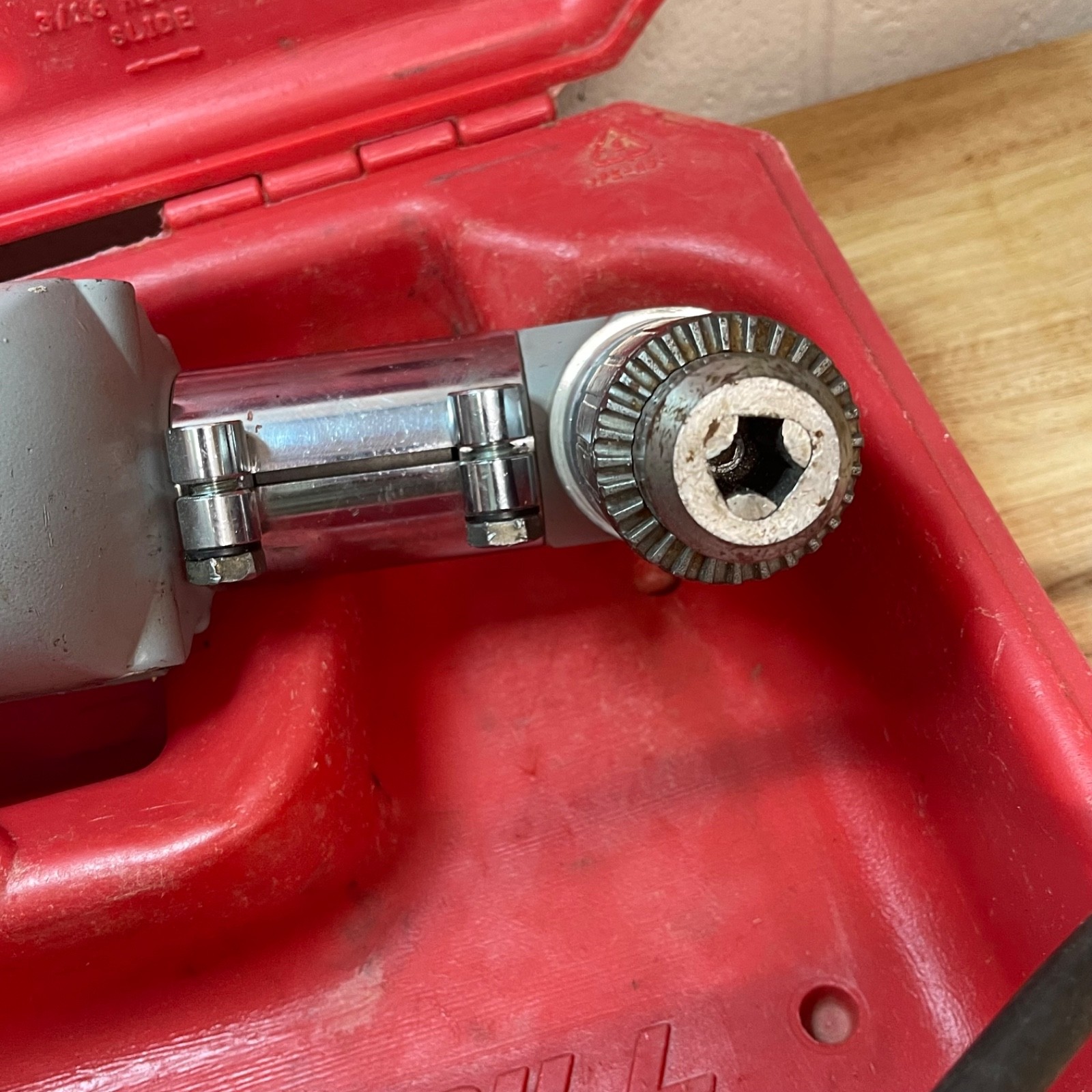 Milwaukee 1107-1 1/2» Corded Right Angle Drill with case