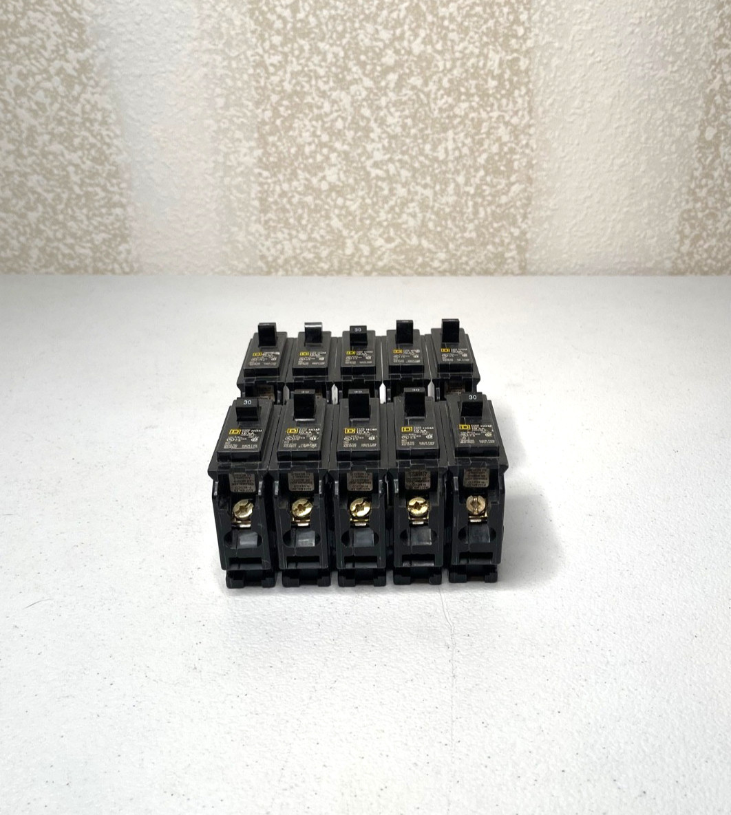 Square D HOM130 30A 1 Pole Circuit Breaker Lot of 10