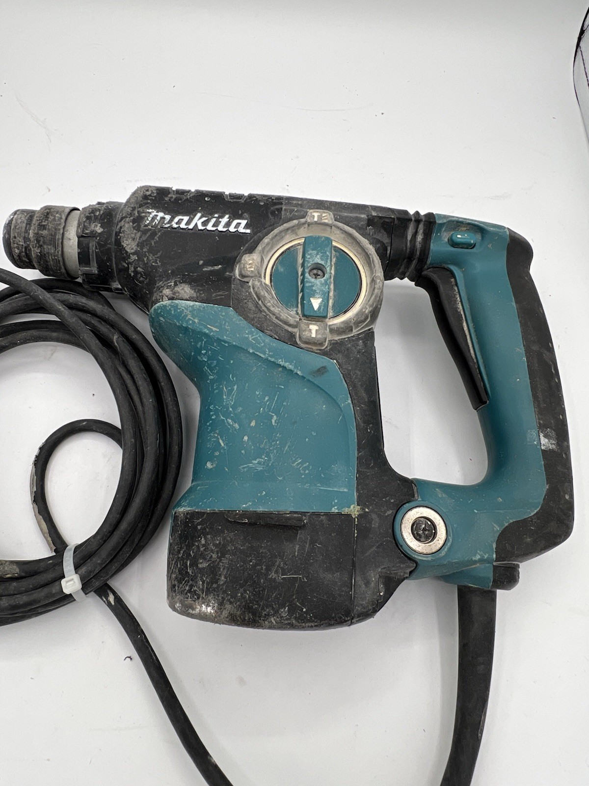 Makita HR2811F 1-1/8 SDS-Plus Rotary Hammer Drill 3-Mode Corded w/ LED
