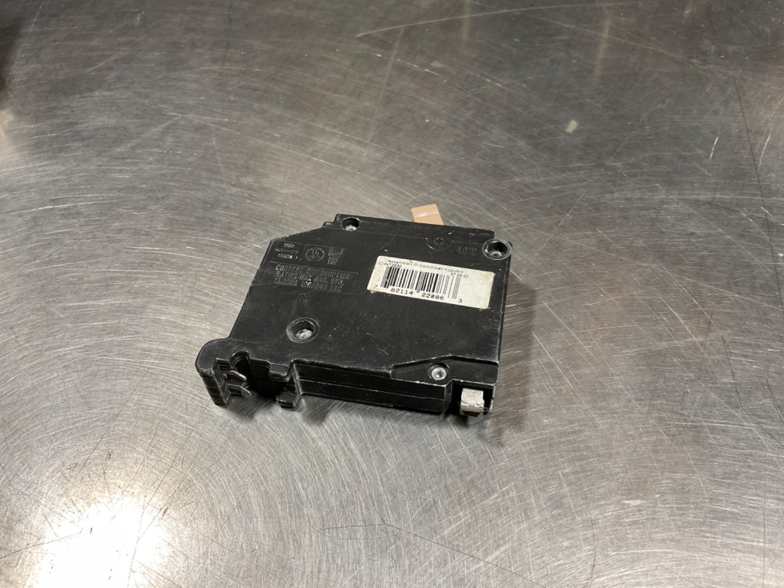 Circuit Breaker Eaton Cutler Hammer CHNT2020 20/20 Amp Two 1 Pole Tandem USED