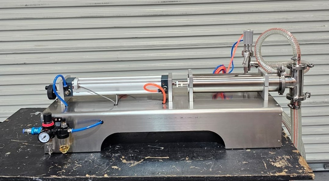 Semi automatic Pneumatic Piston Liquid Filling Machine 100-1000ml Filling Range
