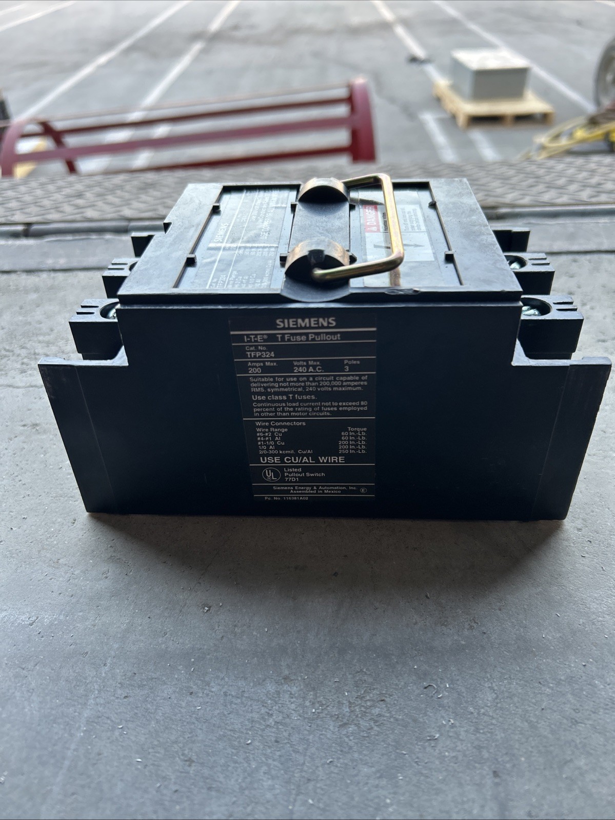 Siemens I-T-E TFP324 Pullout Fusible Disconnect Switch 200A 240VAC 3P Complete
