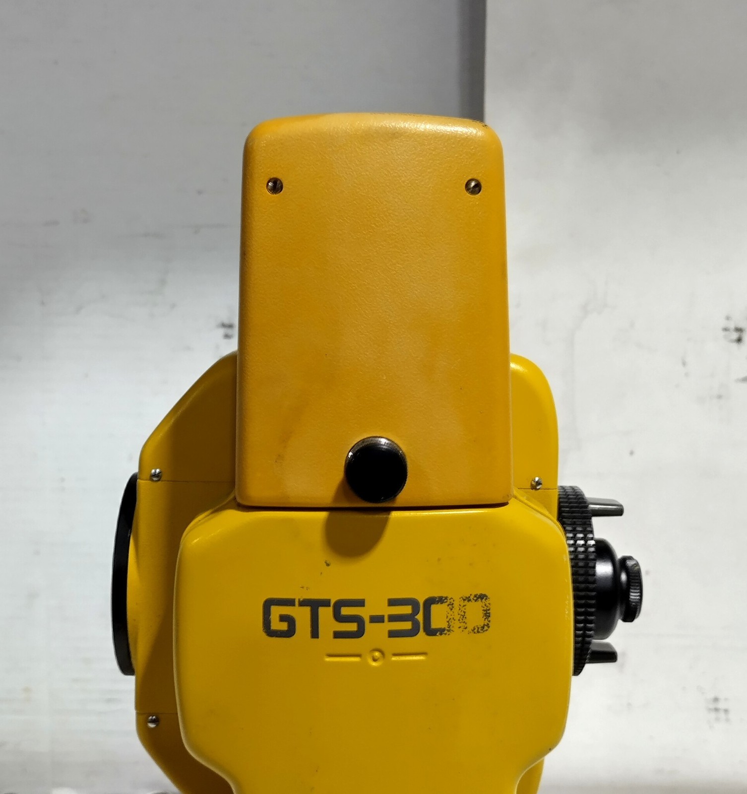 Topcon GTS-300 / GTS-304 7.2V DC Professional Electronic Survey Total Station