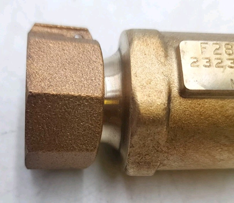 Zurn Wilkins 1UFMX34UF-700XL Dual Check Valve Outlet 3/4″ FNPT / Inlet 1″ FMTC