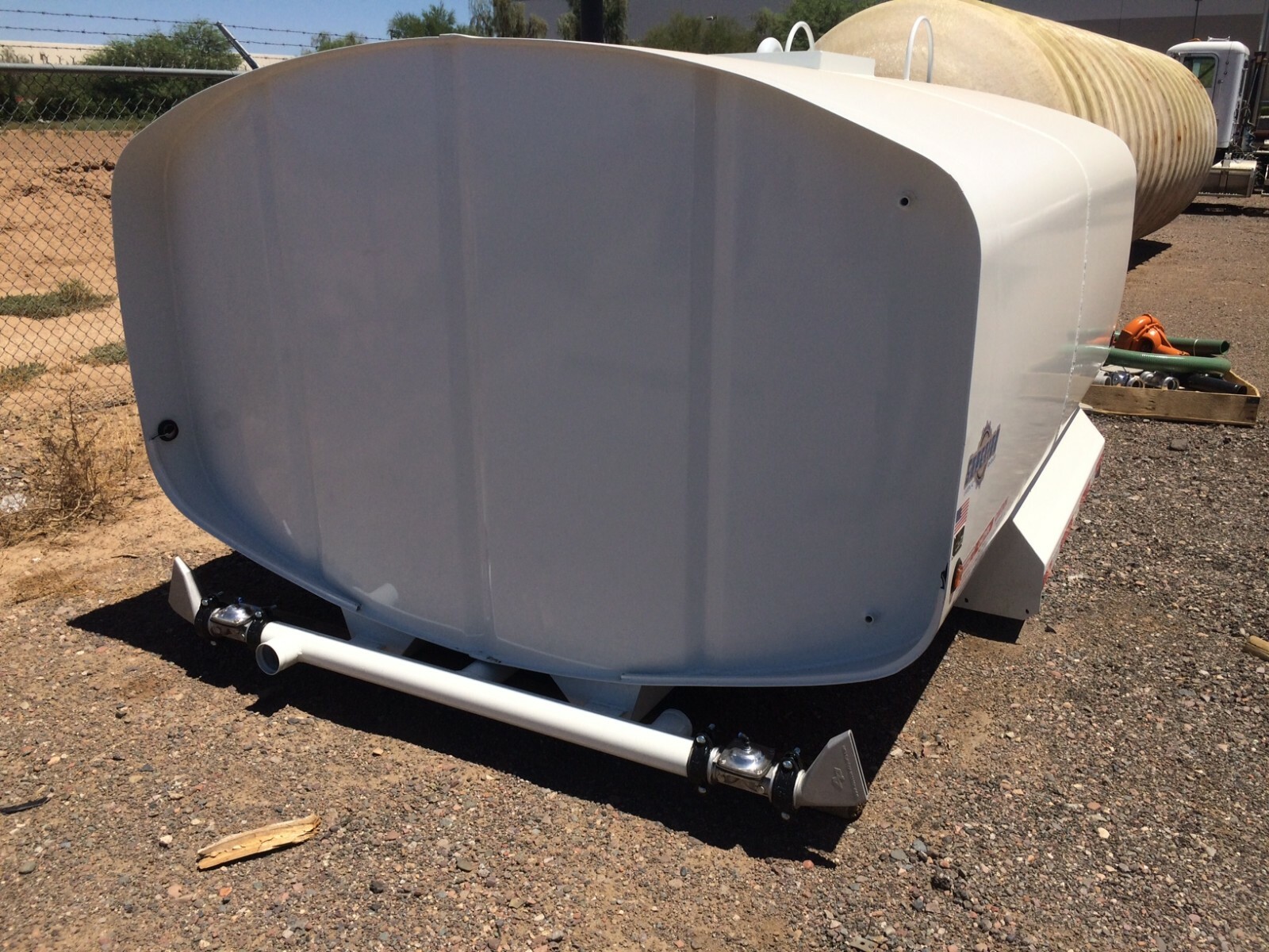 New 2,500 gallon TANK KIT with 6 sprays (2)- front (2) -rear (2)- side, pump