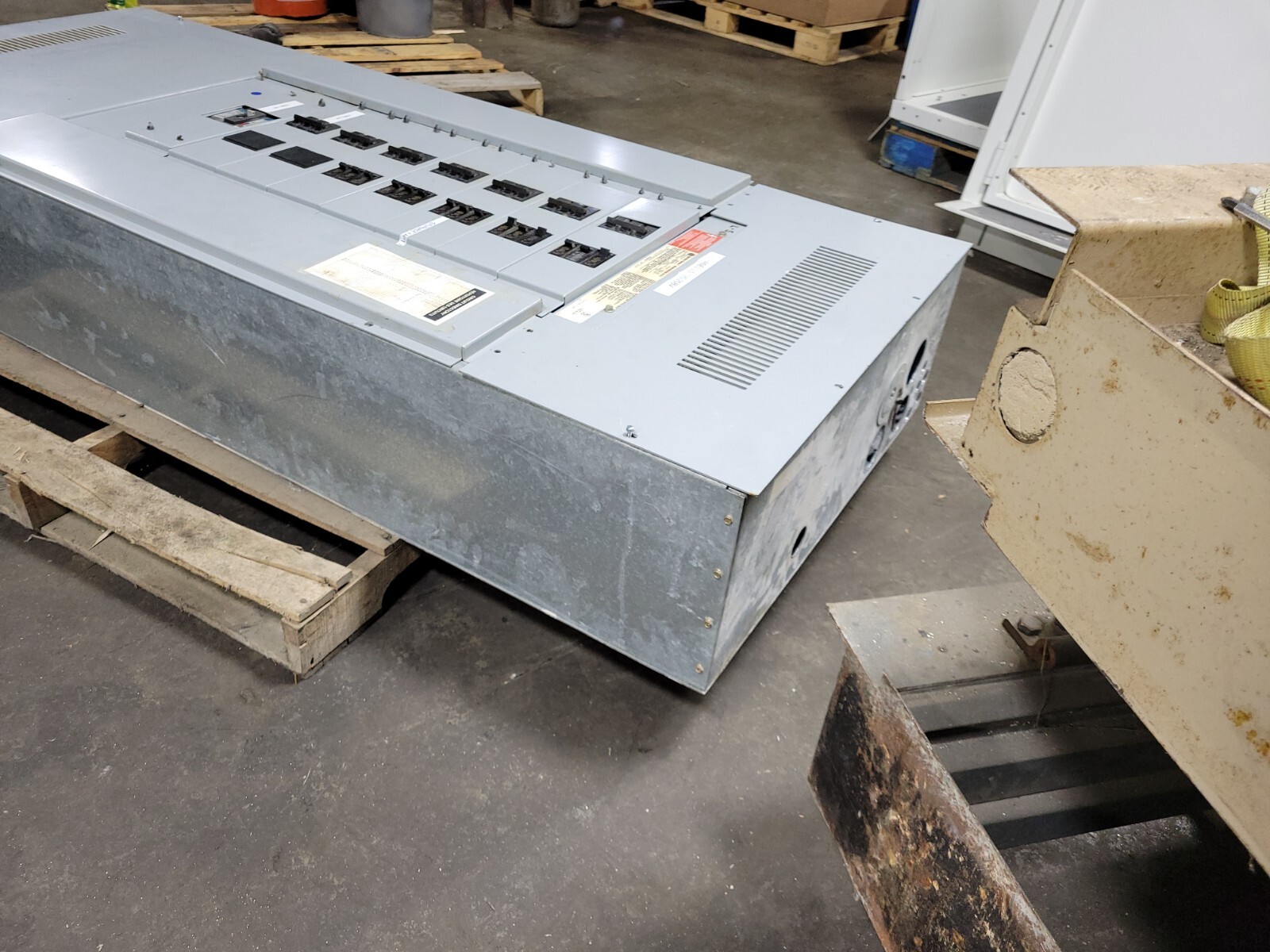 GE General Electric APN Spectra Series Panelboard 600 Amp 208Y/120 VAC 3PH 4W