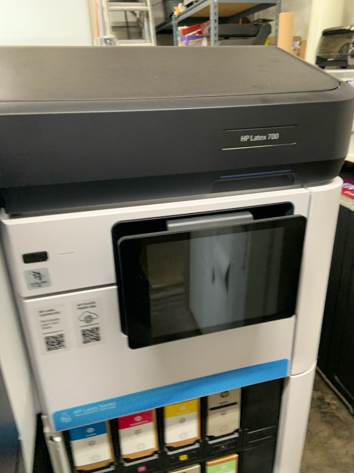 HP Latex 700W 64″ Printer. Still on first ink set. less than 100 cycles