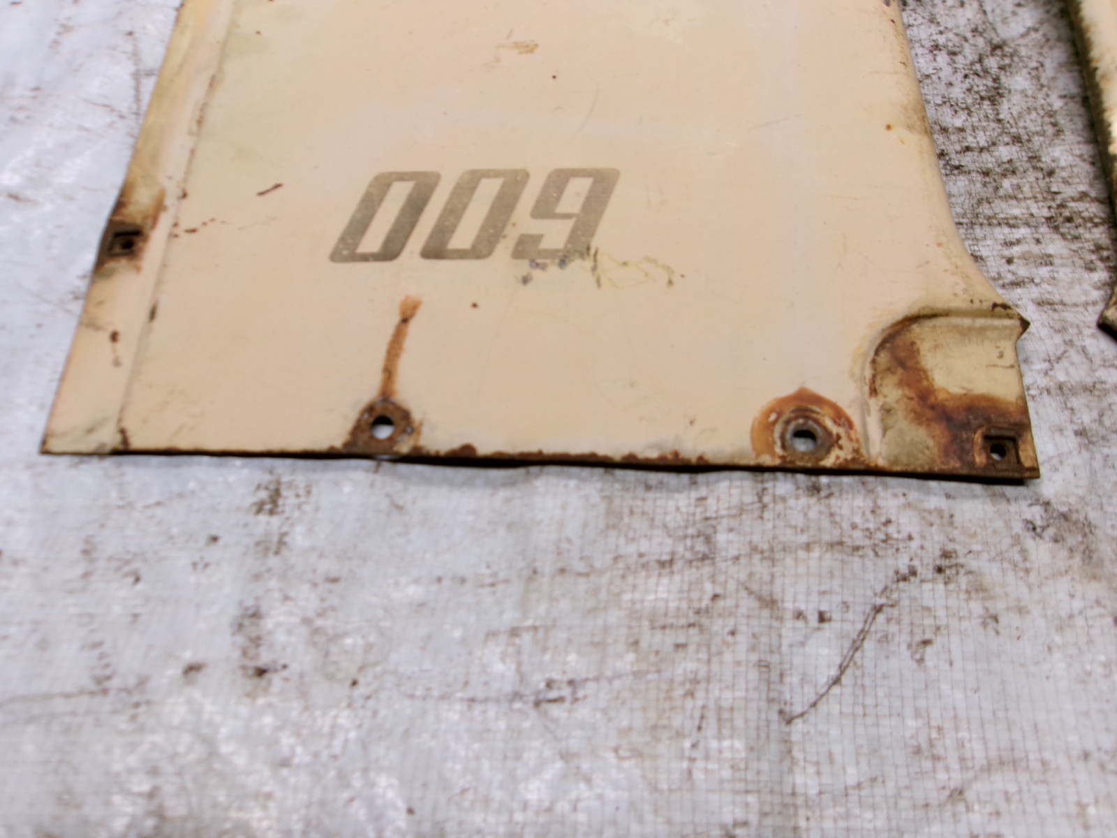 Case 400 600 Tractor Side Panel – Pair