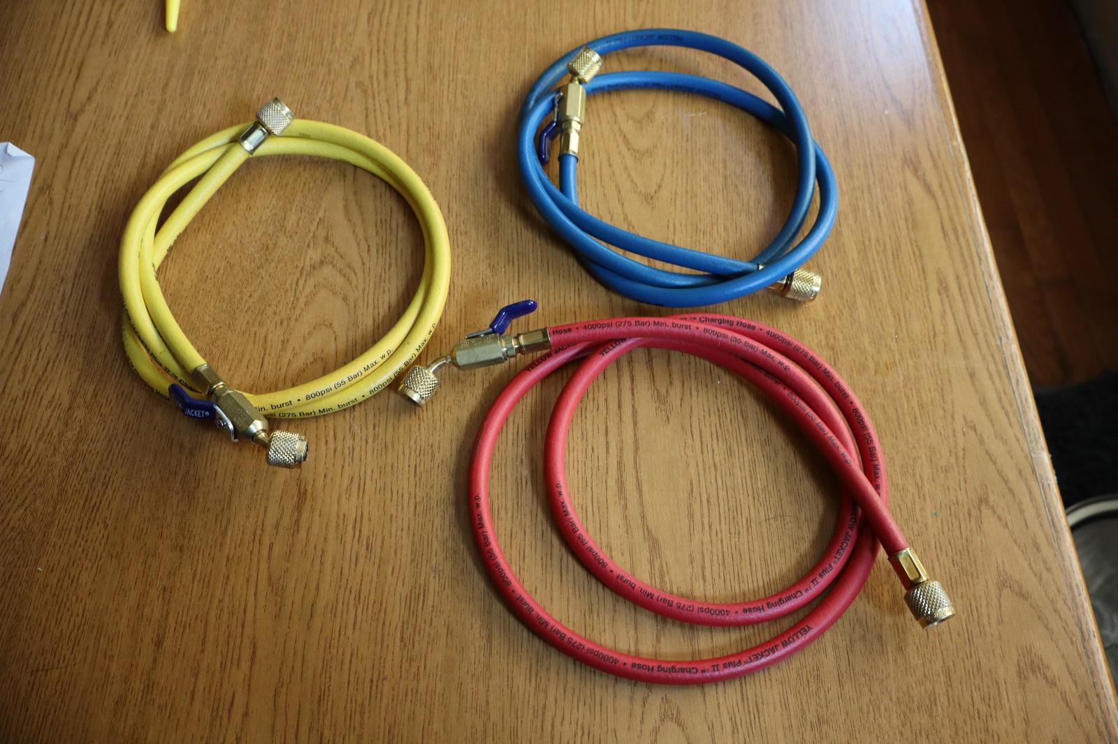 JB Industries Yellow Jacket Plus II Charging Hoses W/Valve 1/4″ 60″ Set of 3