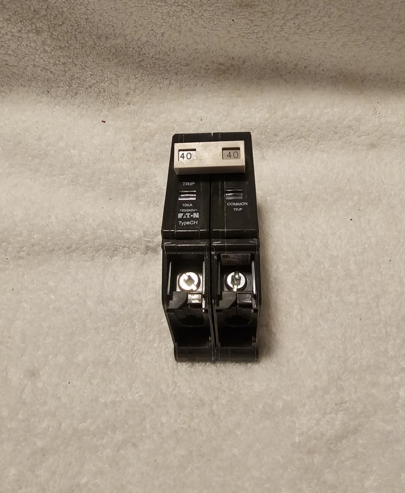 40 Amps Eaton Circuit Breaker Disconnecting Double Pole CHF-240 (Trip Window).