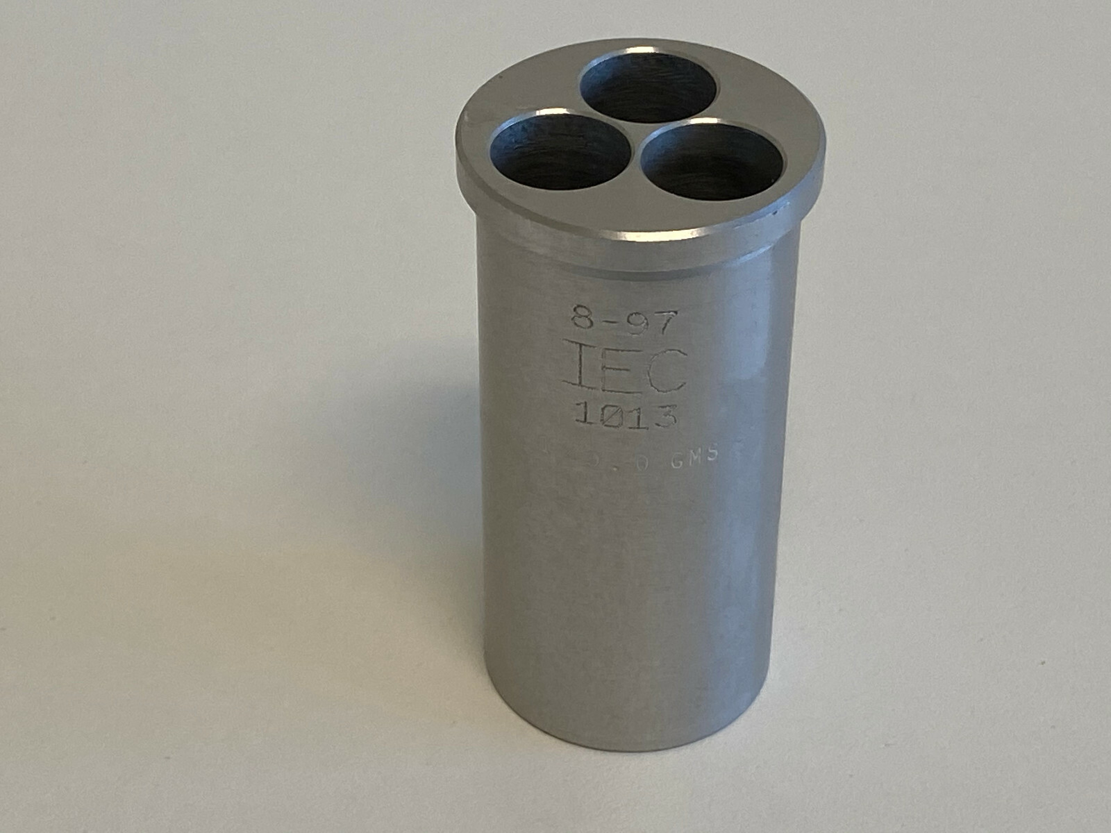 B6: IEC 1016 (12/83) 136.0gms Centrifuge Bucket