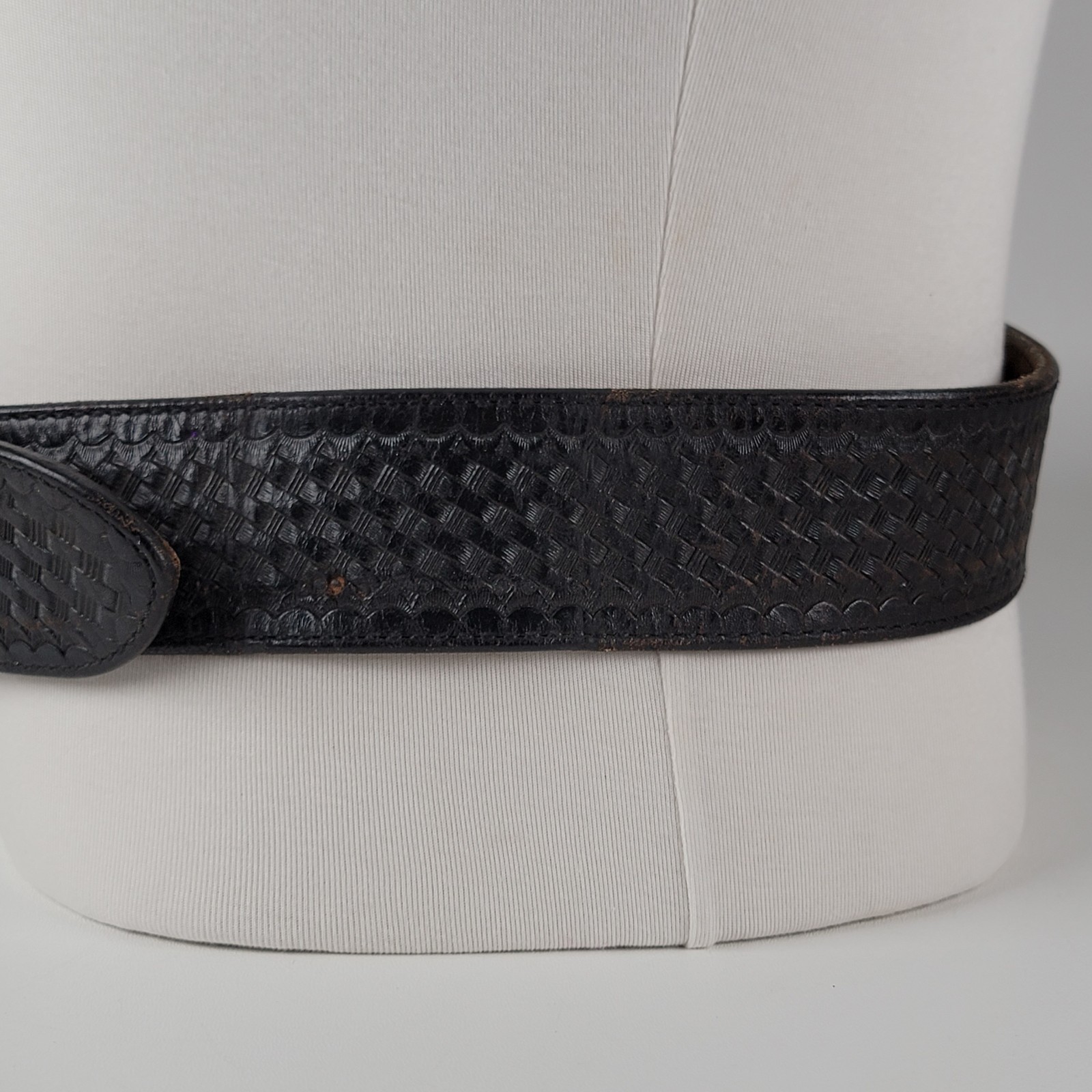 ​Bianchi #B2 Duty Belt Basketweave Black Leather Size 34 Law Enforcement Gear