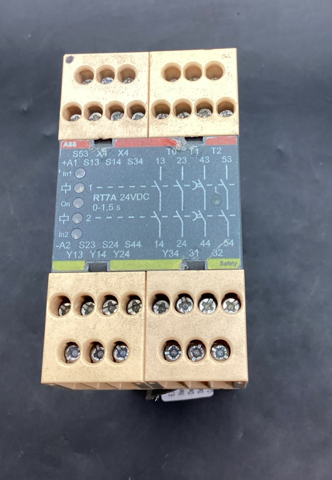 Used ABB 2TLA010028R2000 RT7A 24VDC 0-1.5S Safety Relay Free