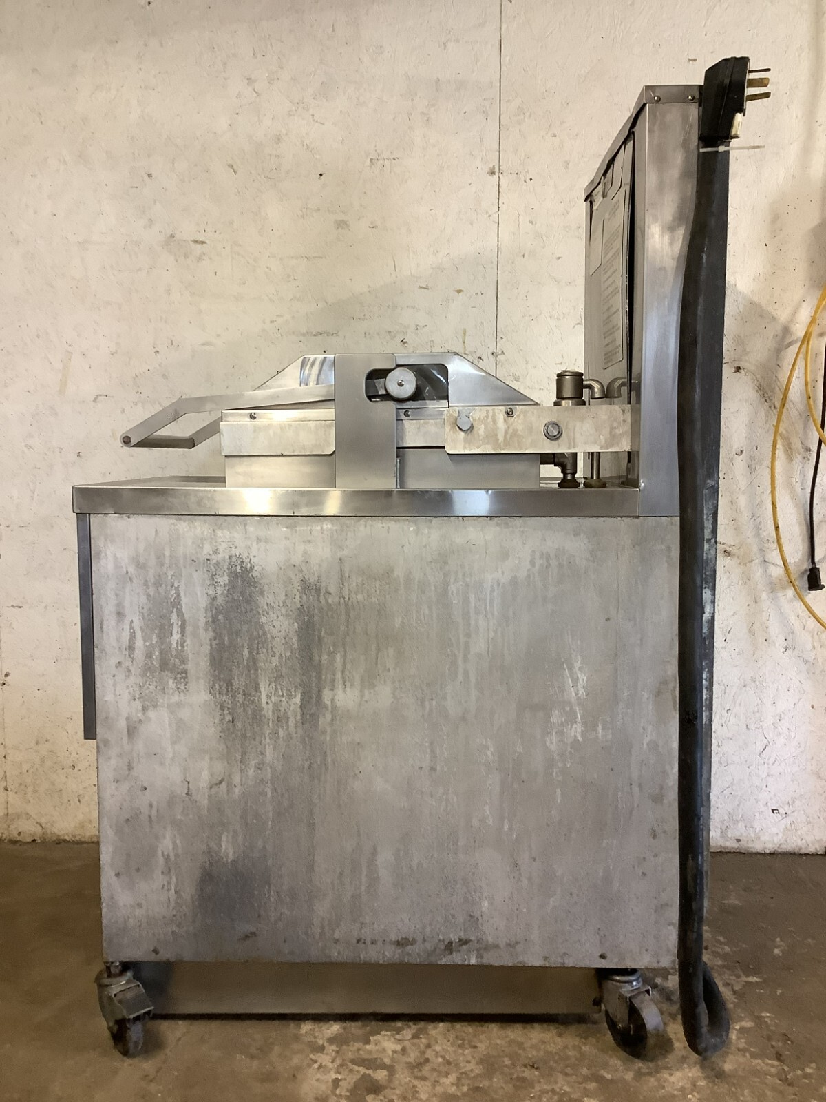 HENNY PENNY PFE590 8-head Pressure Fryer With Oil Filtration 208V 3Ph Tested
