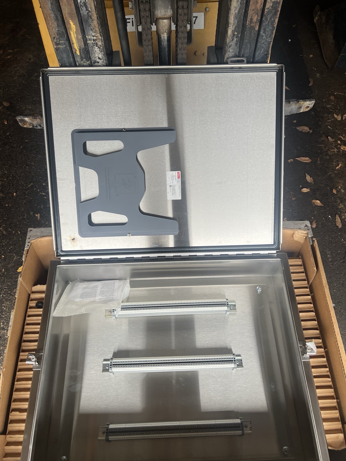 HOFFMAN A30H2408SSLP STAINLESS STEAL NEMA TYPE 4X ENCLOSURE 30”H x 24”W x 8”D